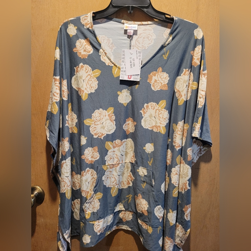 LulaRoe Shelby Top